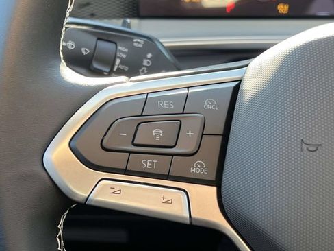 New 2026 Volkswagen Tiguan SE FWD image 16
