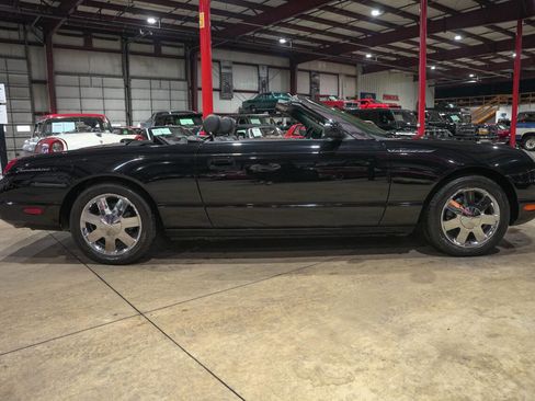 Used 2002 Ford Thunderbird Deluxe image 10