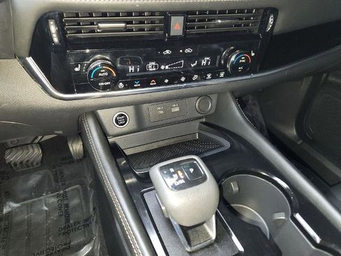 Certified 2023 Nissan Rogue SL w/ SL Premium Package image 20