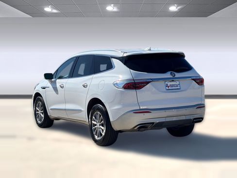 Used 2022 Buick Enclave Essence image 3