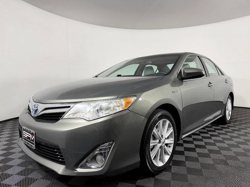 Used 2012 Toyota Camry XLE w/ Leather Pkg FWD image 2