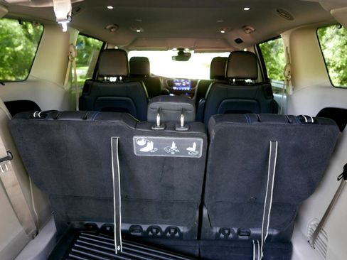 Used 2021 Chrysler Pacifica Touring-L image 19