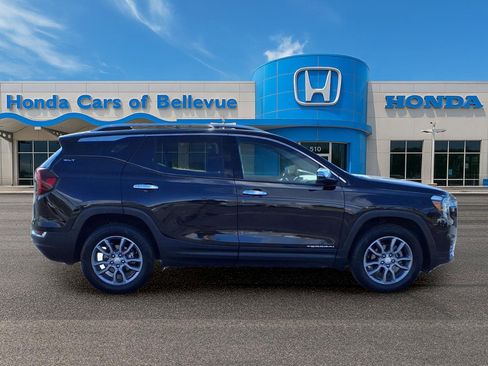 Used 2024 GMC Terrain SLT AWD/4WD image 10