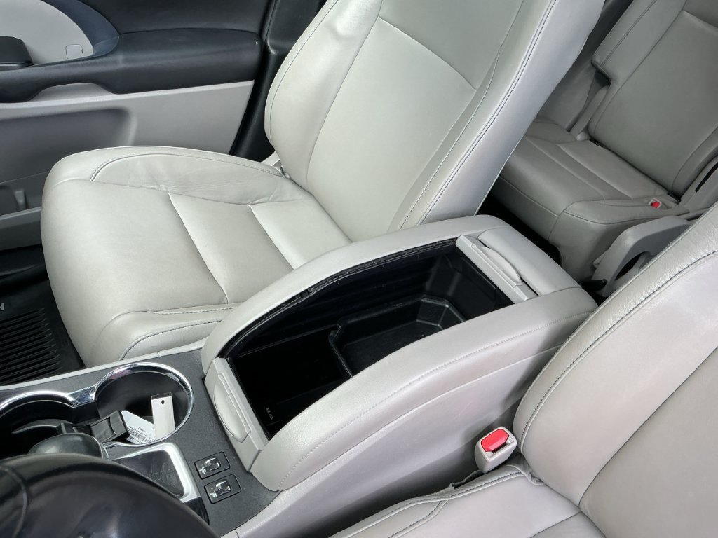 Used 2018 Toyota Highlander XLE AWD/4WD image 33
