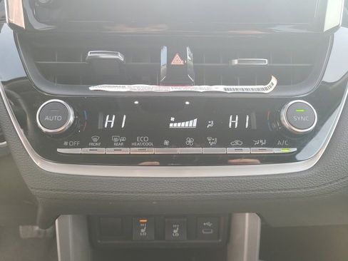 Used 2023 Toyota Corolla Cross XLE image 27