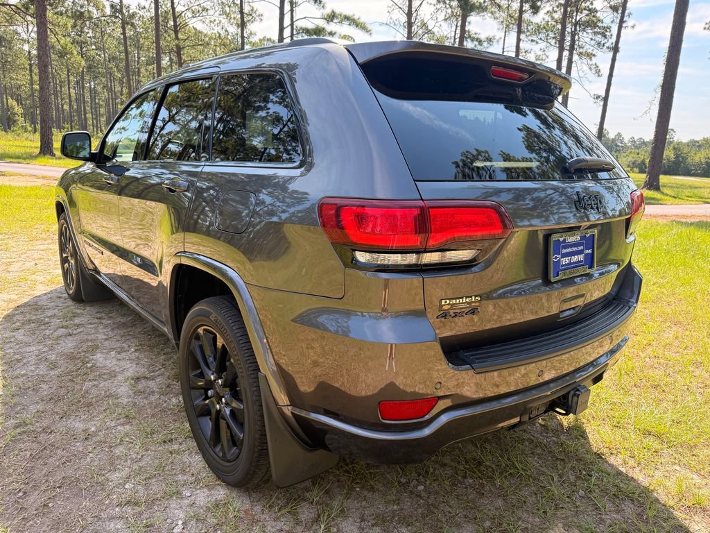 Used 2021 Jeep Grand Cherokee Altitude AWD/4WD image 3