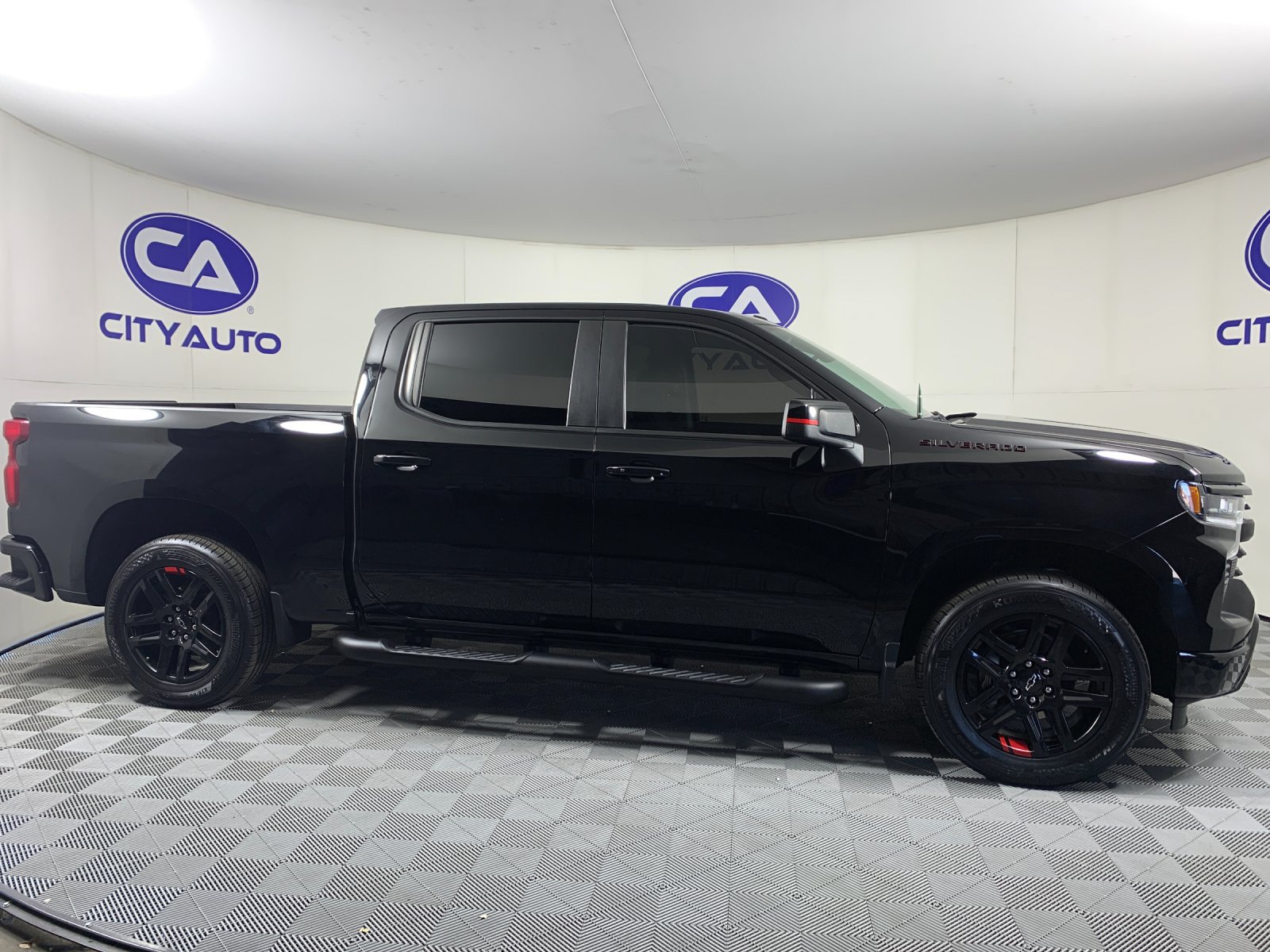 Used 2023 Chevrolet Silverado 1500 RST w/ Redline Edition RWD image 2