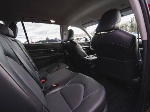 Used 2024 Toyota Grand Highlander XLE image 30