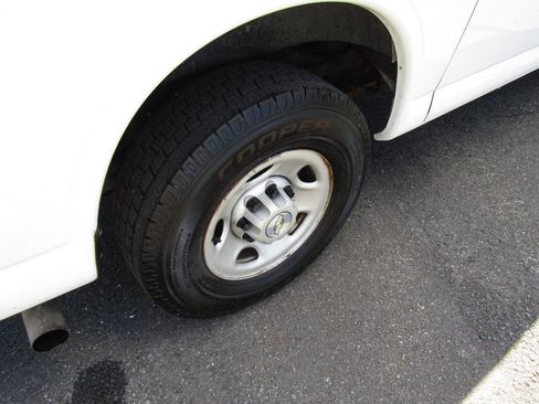 Used 2021 Chevrolet Express 2500 w/ Driver Convenience Package RWD image 27