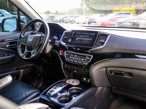 Used 2021 Honda Pilot Touring image 10