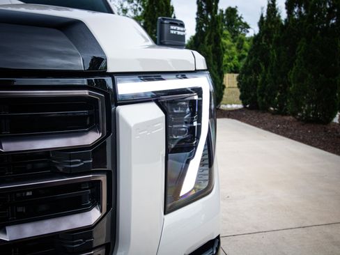 Used 2026 GMC Sierra 2500 AT4X w/ LPO, Black Badging Package AWD/4WD image 5
