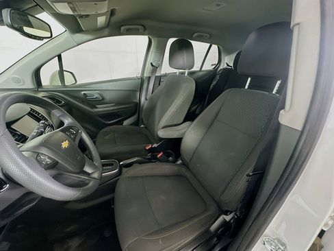 Used 2022 Chevrolet Trax LS w/ Tint and Cruise Package FWD image 13