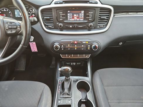 Used 2016 Kia Sorento LX w/ LX Convenience Package image 11
