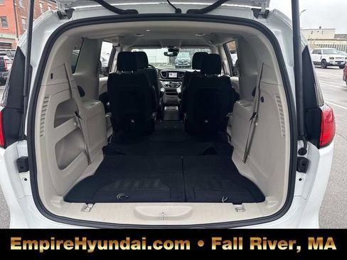 Used 2023 Chrysler Voyager LX image 6