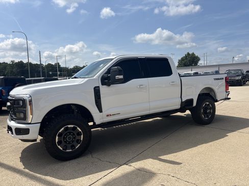 Used 2024 Ford F350 Lariat w/ Lariat Ultimate Package AWD/4WD image 3