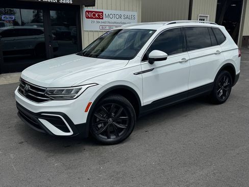 Used 2024 Volkswagen Tiguan SE AWD/4WD image 1