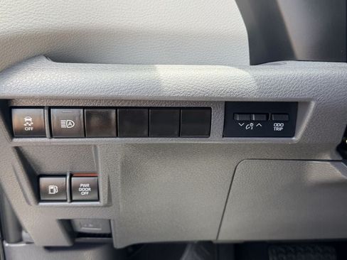 Used 2023 Toyota Sienna XLE FWD image 26