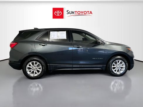 Used 2018 Chevrolet Equinox LS image 2