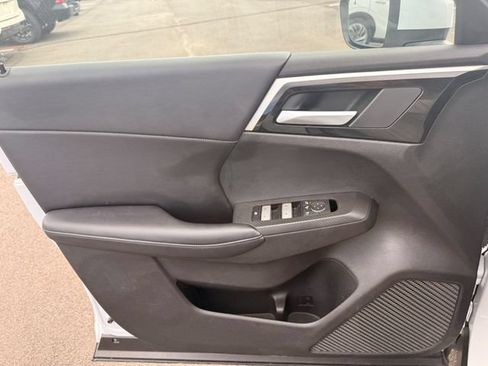 Used 2024 Mitsubishi Outlander AWD image 9
