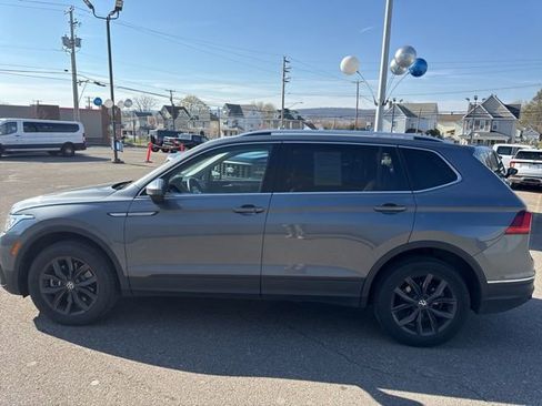 Used 2024 Volkswagen Tiguan SE image 9