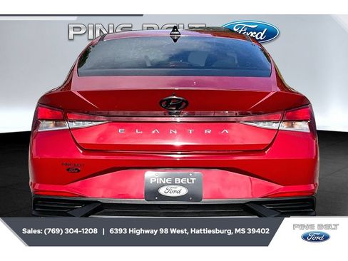 Used 2023 Hyundai Elantra SEL w/ Convenience Package FWD image 4