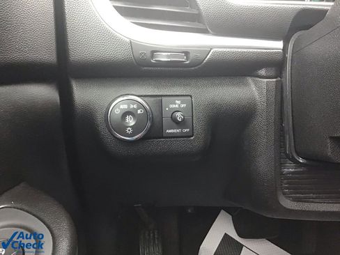 Used 2017 Chevrolet Traverse LT image 40