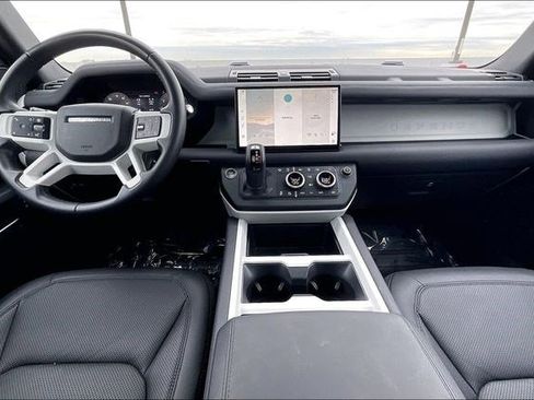 Used 2025 Land Rover Defender 110 S image 19