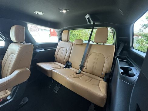 Used 2024 Ford Expedition Platinum AWD/4WD image 16