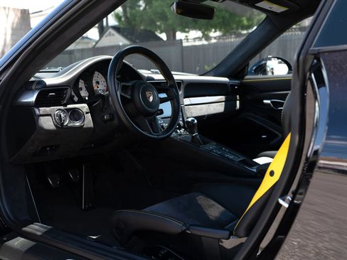 Used 2018 Porsche 911 GT3 RWD image 12