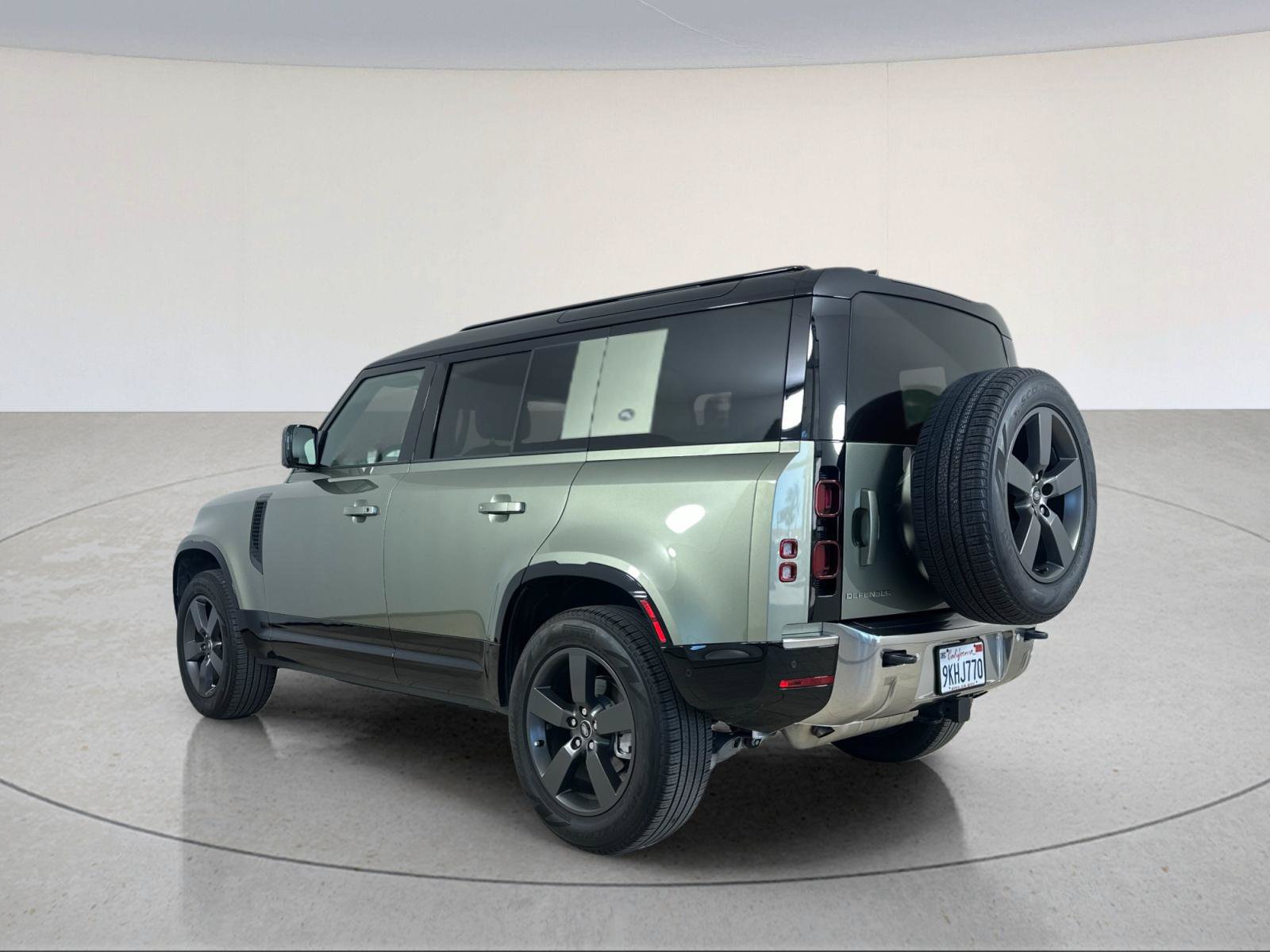Used 2023 Land Rover Defender 110 S AWD/4WD image 4