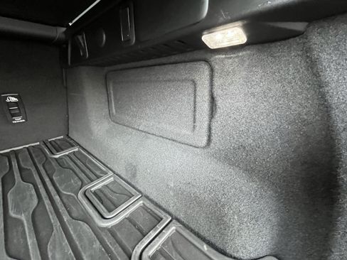 Certified 2023 Land Rover Range Rover Velar R-Dynamic S image 32