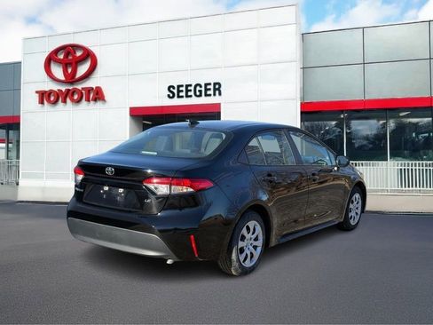 Used 2024 Toyota Corolla LE image 3