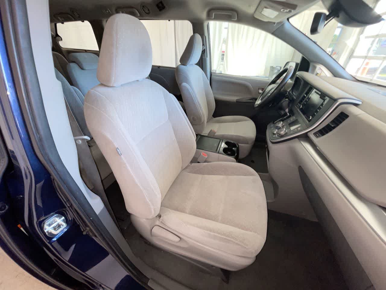 Used 2020 Toyota Sienna LE w/ Protection Package FWD image 25