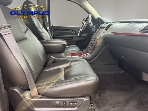 Used 2013 Cadillac Escalade ESV Premium AWD/4WD image 17