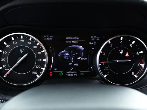 Used 2023 Maserati Levante GT AWD/4WD image 21