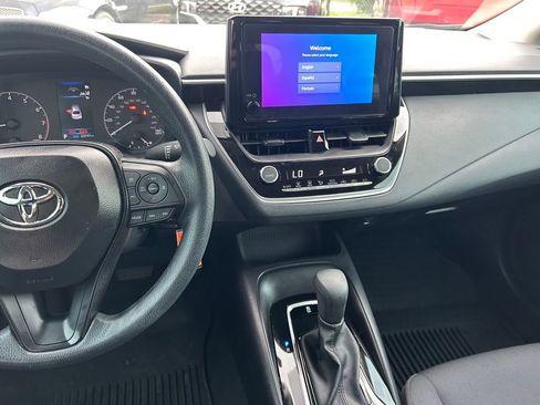 Used 2025 Toyota Corolla LE FWD image 17