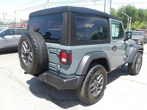 Used 2025 Jeep Wrangler Sport AWD/4WD image 7