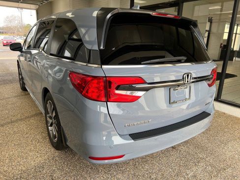 Used 2023 Honda Odyssey Touring image 4