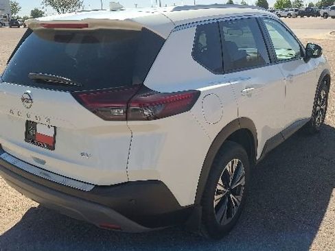 Used 2022 Nissan Rogue SV w/ SV Premium Package FWD image 6