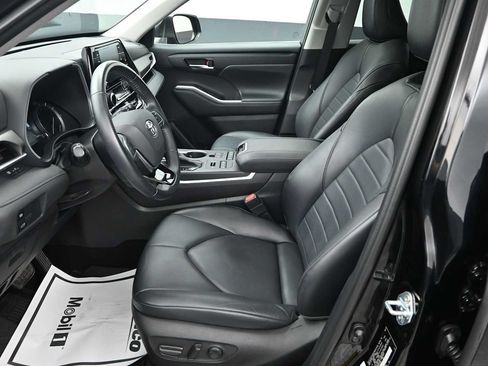 Used 2021 Toyota Highlander XLE AWD/4WD image 20
