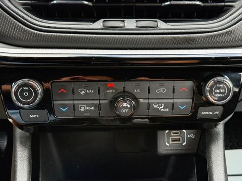 Used 2025 Jeep Compass Trailhawk AWD/4WD image 16