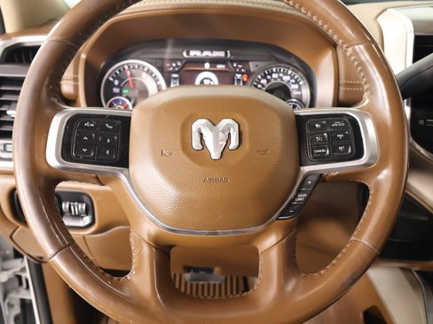 Used 2022 RAM 2500 Laramie AWD/4WD image 3