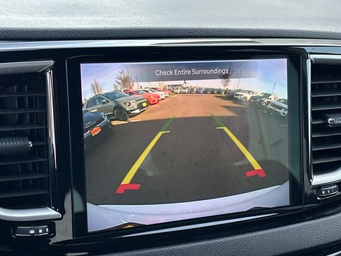 Used 2021 Chrysler Pacifica Touring-L image 19