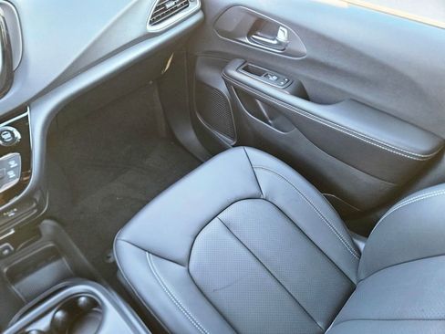New 2026 Chrysler Voyager LX image 13