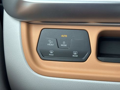 New 2025 Volkswagen ID. Buzz Pro S Plus image 28