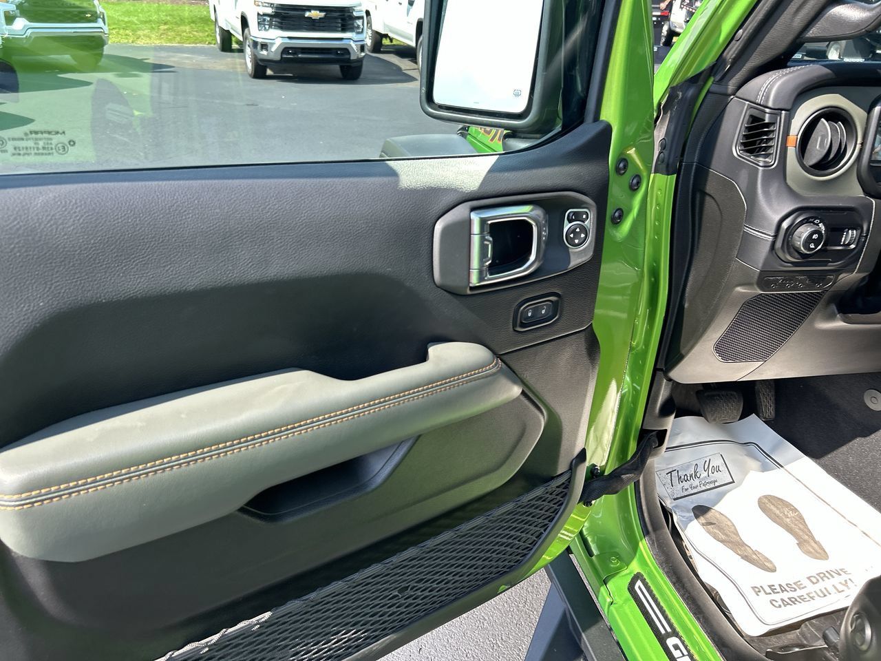 Used 2025 Jeep Gladiator Mojave w/ Convenience Group AWD/4WD image 19