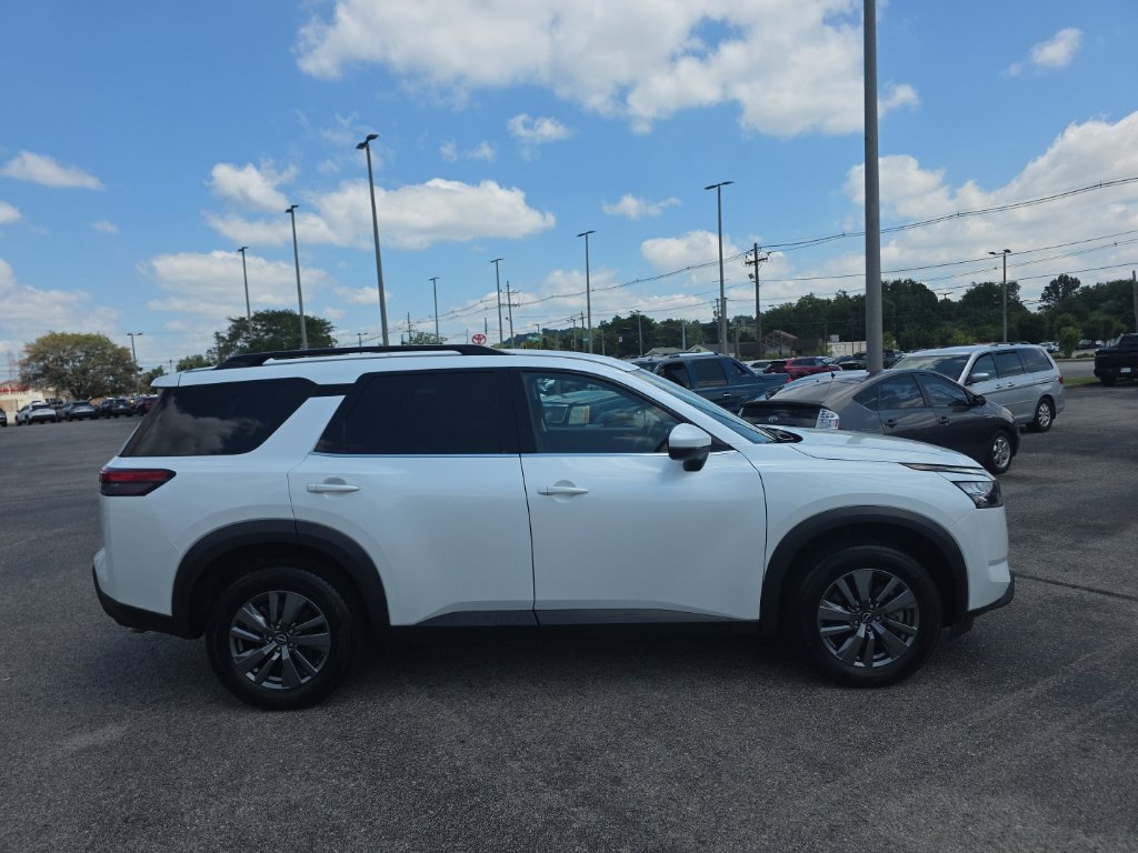 Used 2025 Nissan Pathfinder SV AWD/4WD image 3