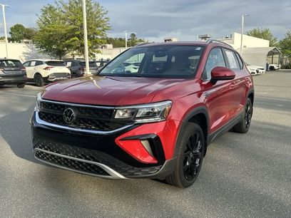 Used 2024 Volkswagen Taos SE w/ Black Wheel Package