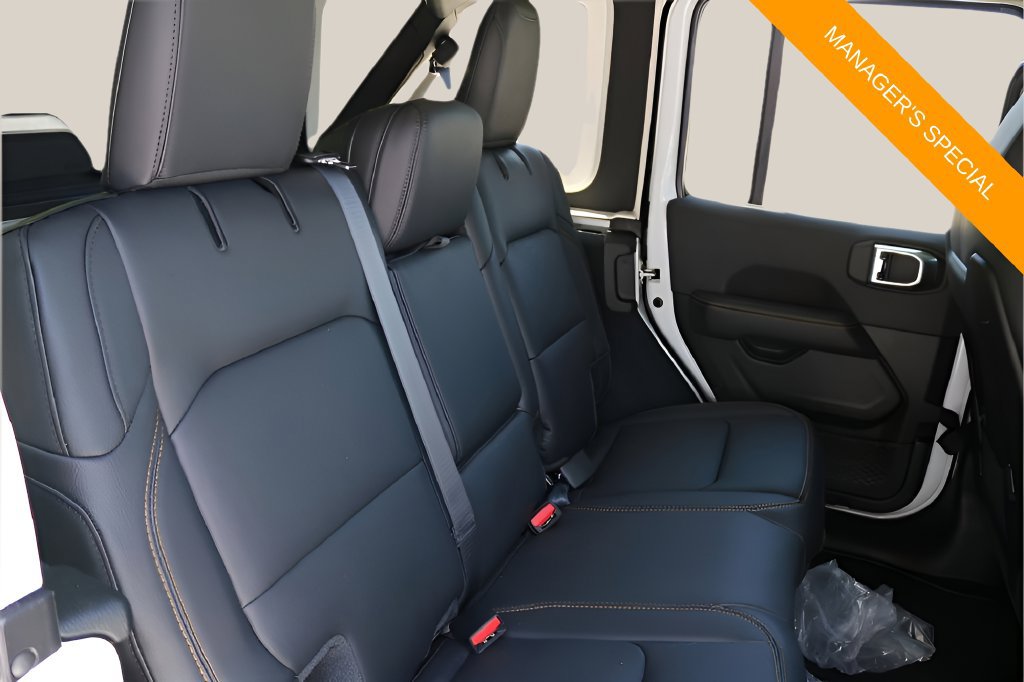 New 2026 Jeep Wrangler Unlimited Sahara AWD/4WD image 18
