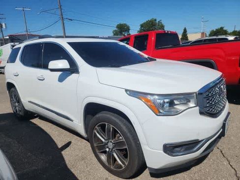 Used 2019 GMC Acadia Denali w/ Technology Package FWD image 3